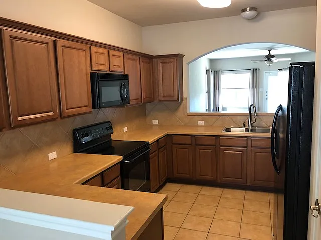 Move in ready 3 bedroom 2 bath home in quiet neighborhood! — Photo 4