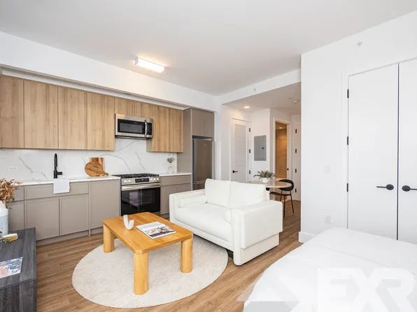 2230 Cropsey Avenue image 9 of 11