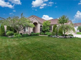 5460 Pinecrest Dr, Lockport, NY 14094