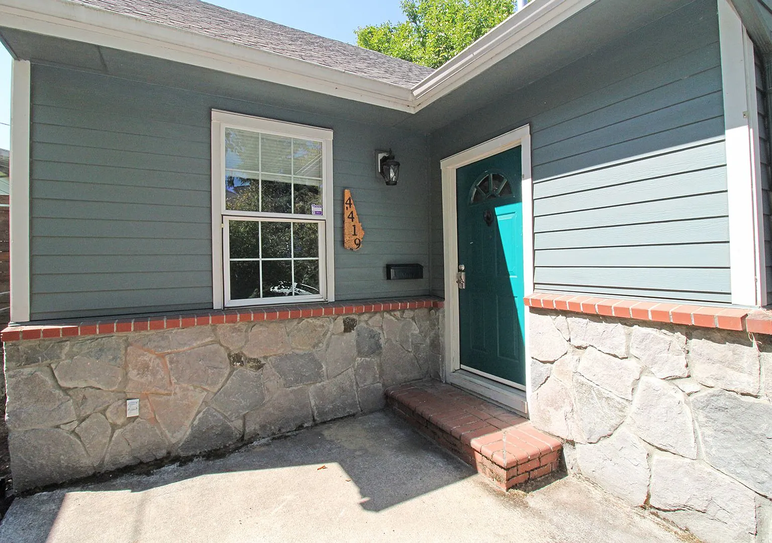 Charming Remodeled 4 Bedroom Home One Block From N Mississippi! — Photo 2