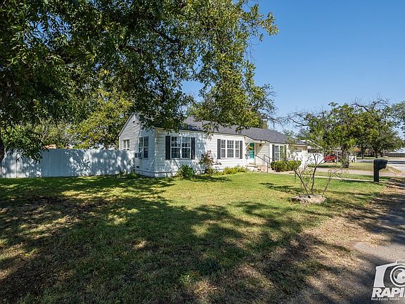2nd image of 204 Bluebonnet Dr
