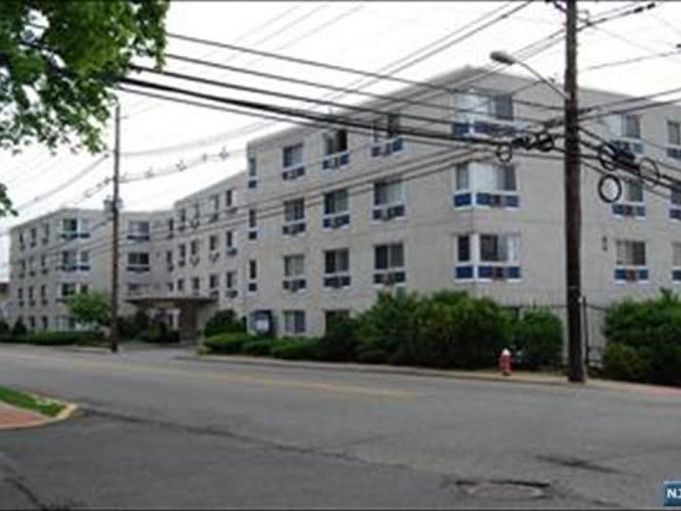 2nd image of 333 Grand Ave APT 2Q