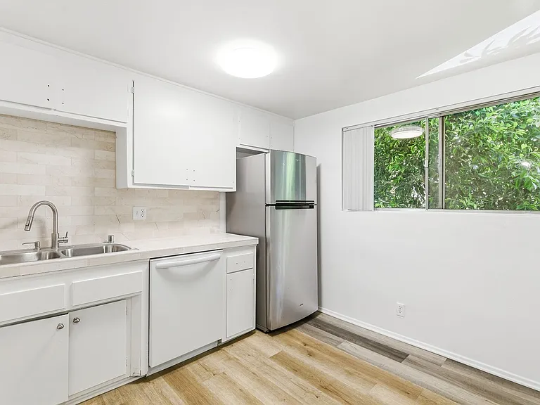 1015 S Westgate Ave — Photo 16