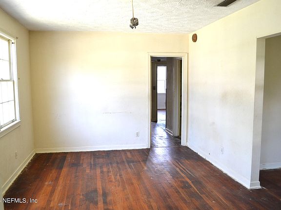 4th image of 4774 CATES Avenue