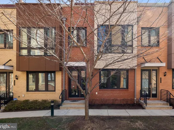 108 Cambria Walk, Alexandria, VA 22304