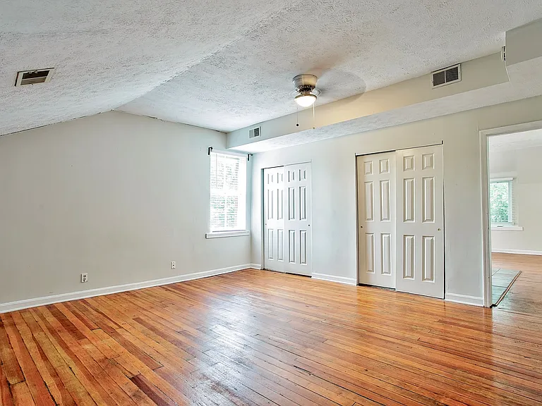 125 W 5th St #3 — Photo 4