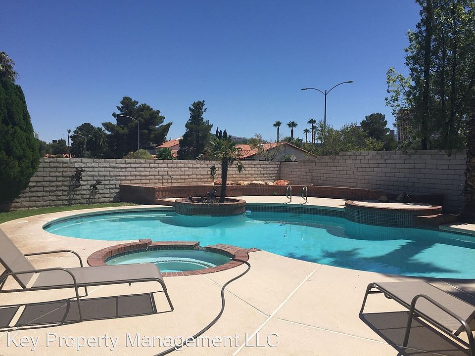 1st image of 2701 Miraflores Ave