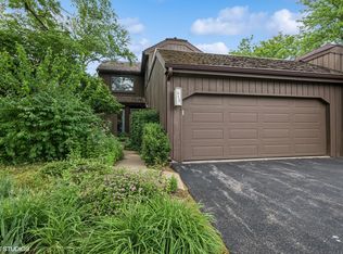 313 Woodview Rd, Lake Barrington, IL 60010