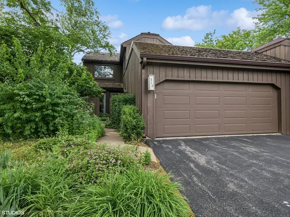 313 Woodview Rd, Lake Barrington, IL 60010