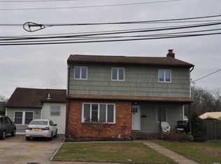 14 Parkdale Dr, North Babylon, NY 11703