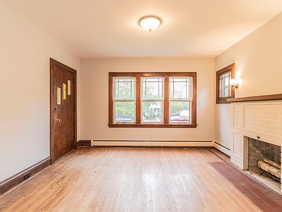 4th image of 2526 Cleveland St NE