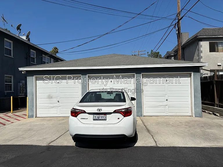 629 W Glenoaks Blvd #A — Photo 20