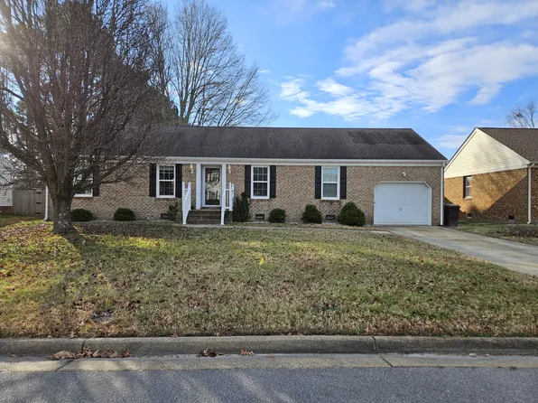 921 Red Bay Ln, Chesapeake, VA 23322