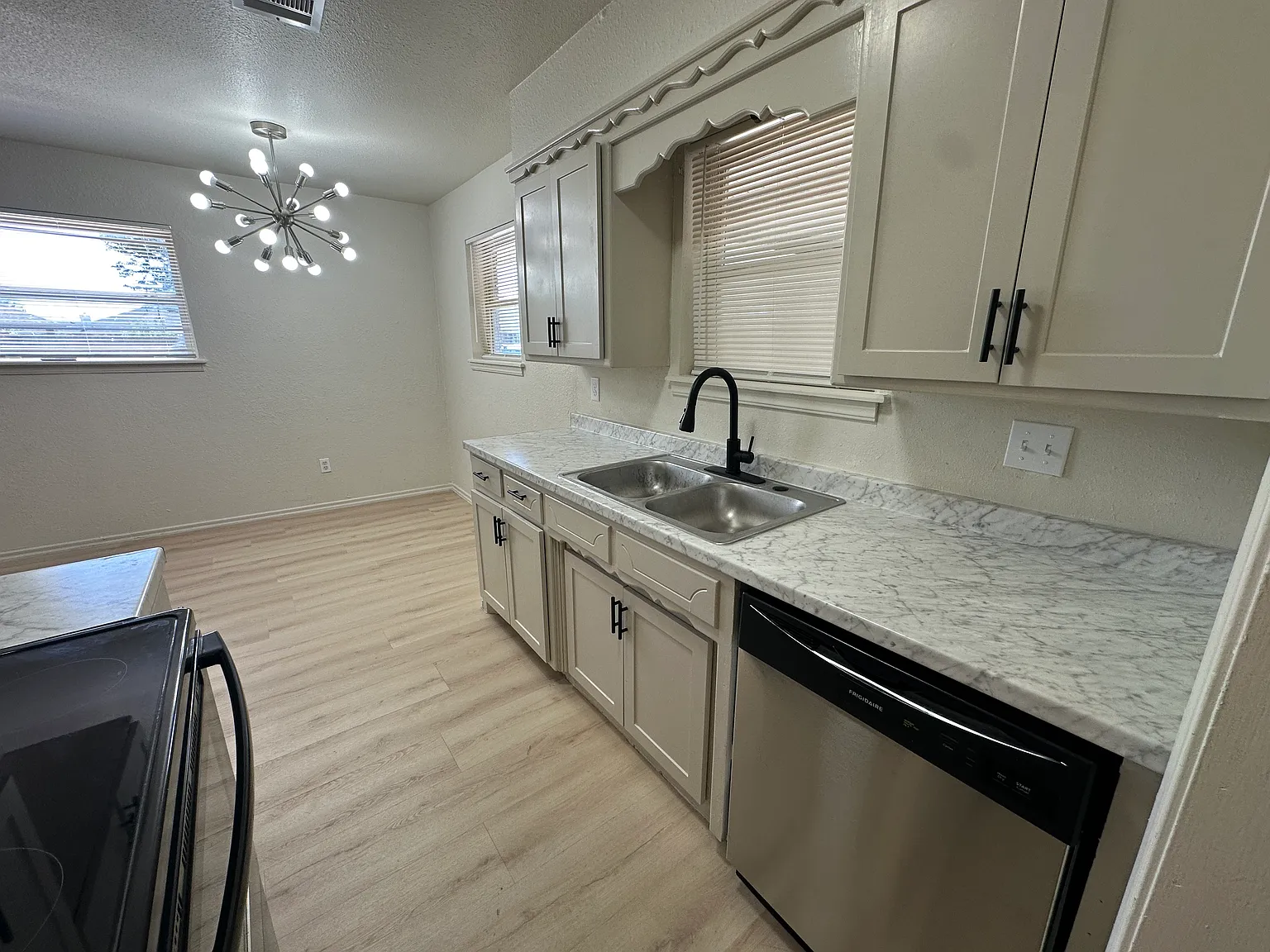 4 bed, 1.5 bath, 1167 sqft, $1,500 — Photo 3