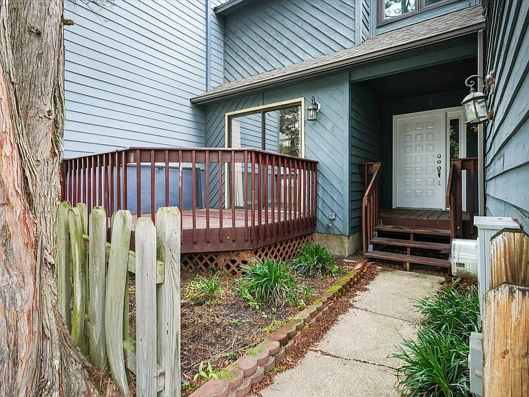 8 Foxtail Ct — Photo 5