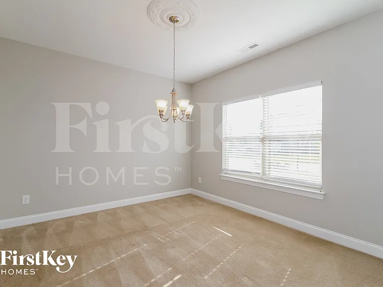 114 Rosemont Ln — Photo 5