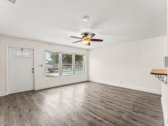 3rd image of 2800 NE 8th Avenue NE