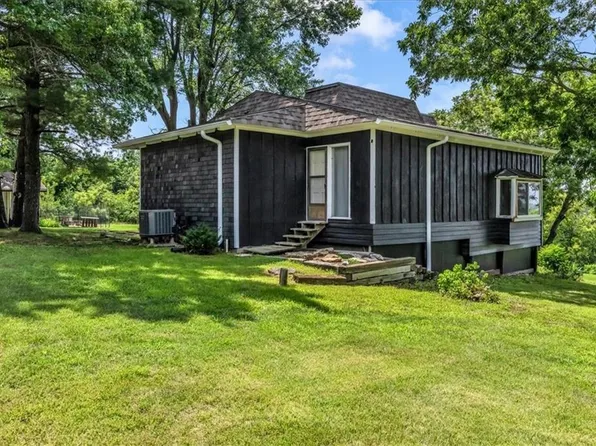 8425 Zacery Ln, Odessa, MO 64076