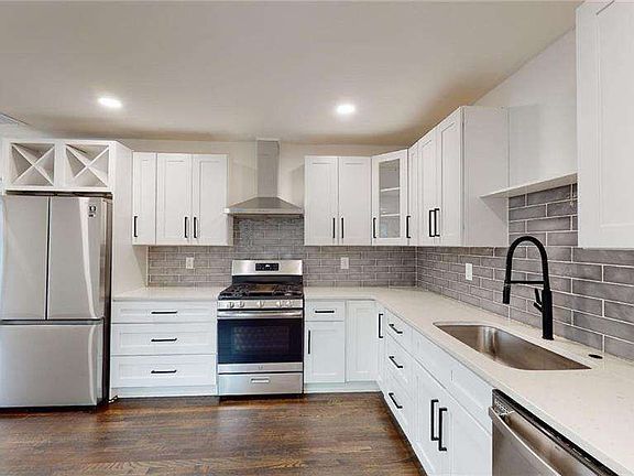 3rd image of 1425 Boulevard SE