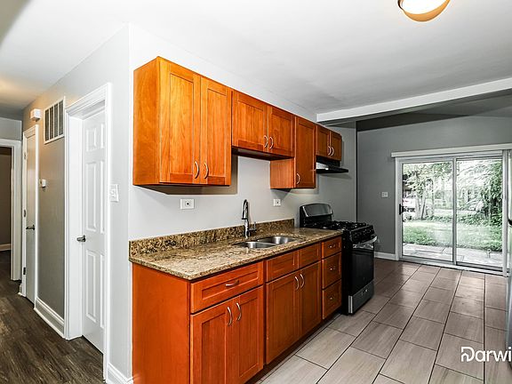 3rd image of 769 Greenbay Ave