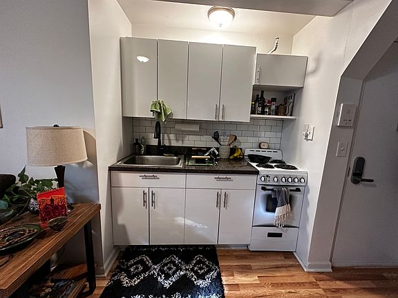 5th image of 479 Clinton Ave APT 1B