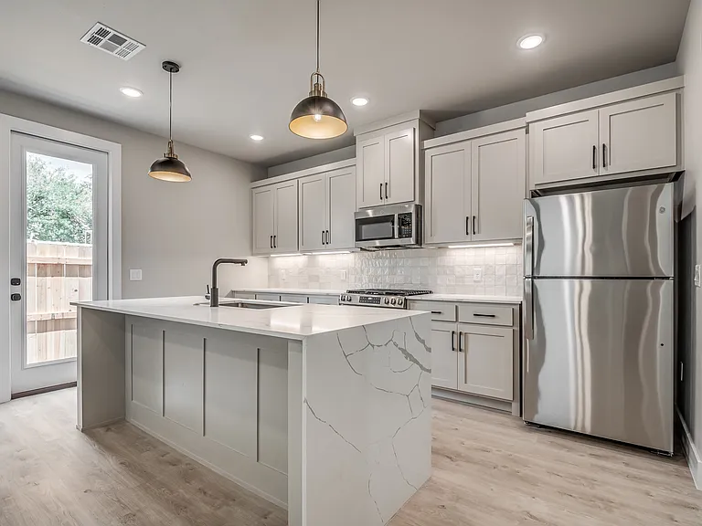 15 N Walnut St — Photo 3