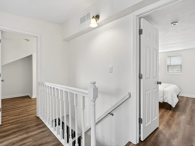 138 W Loretta Ave — Photo 29