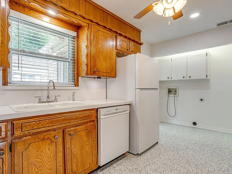 2812 Ryan Place Dr — Photo 9