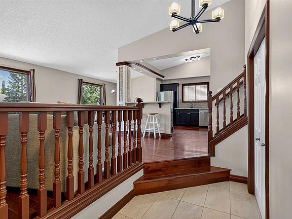 3rd image of 196 E Suncrest Way SE