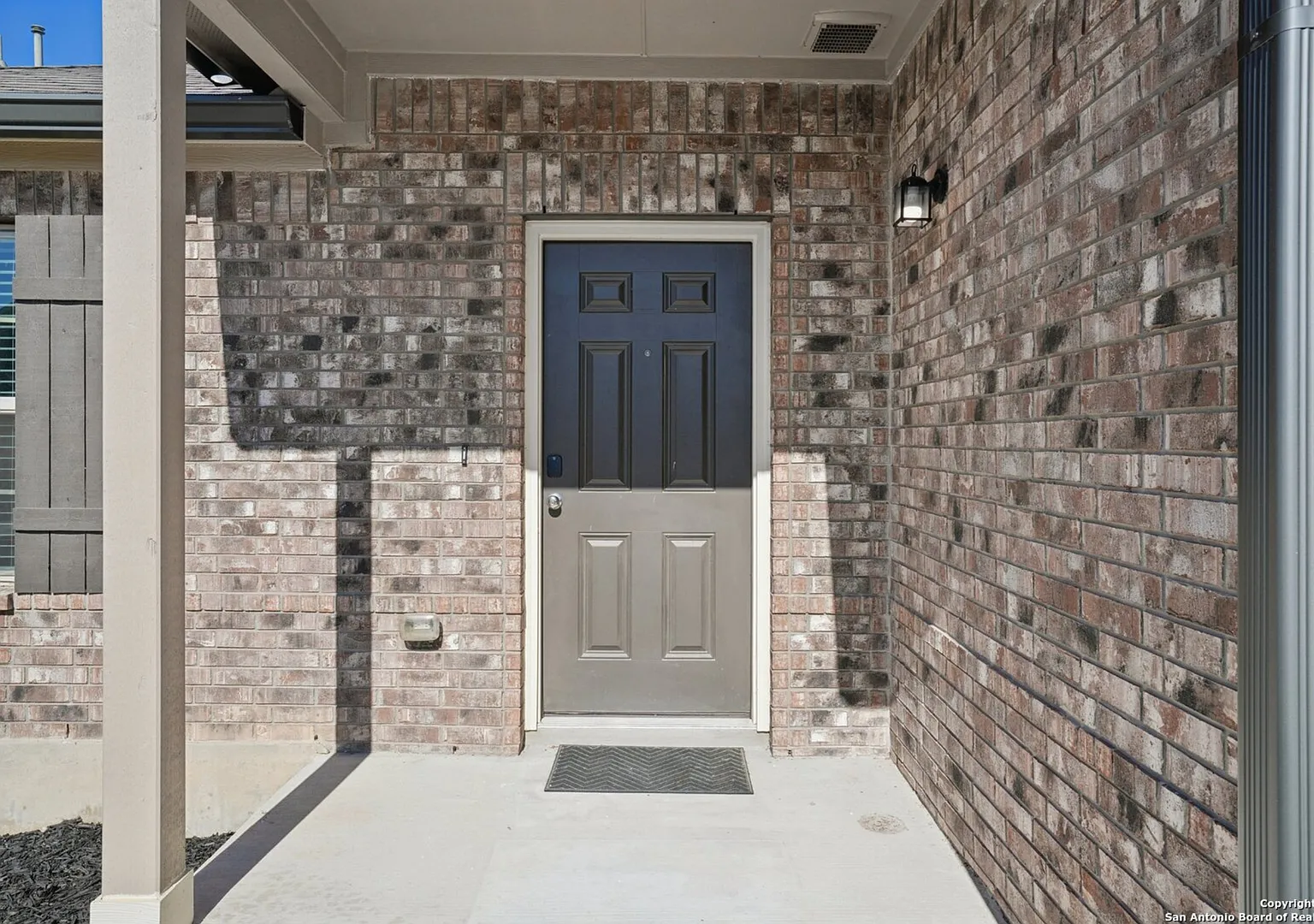 Beautiful 3 - Bedroom One Story Home in Vista Ridge Community — Photo 4