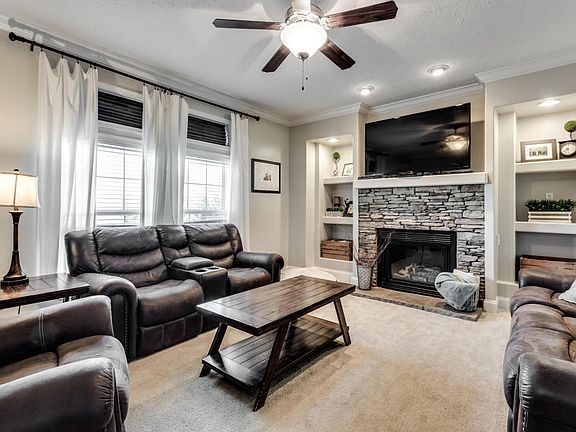 2nd image of 1090 Alexis Ln