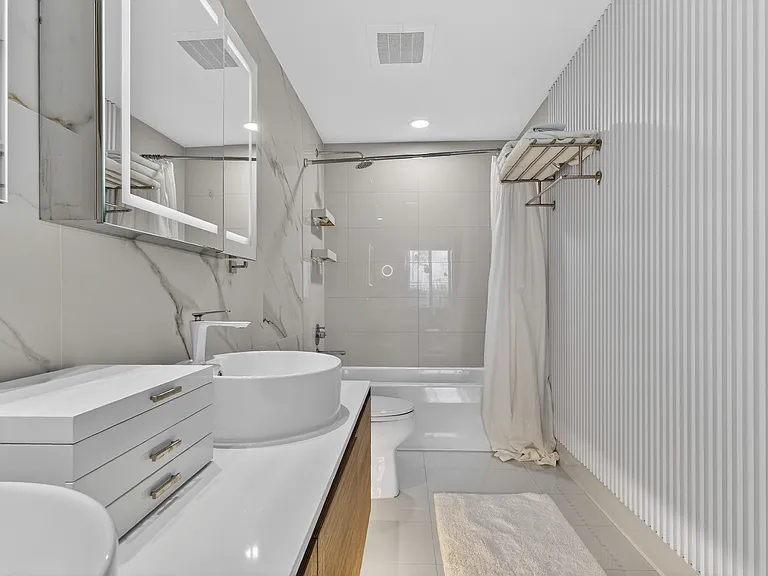121 NE 34th St #L305 — Photo 12