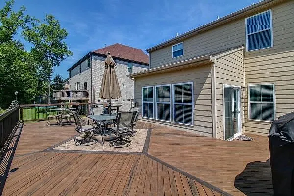 100 Sophie Ct — Photo 29