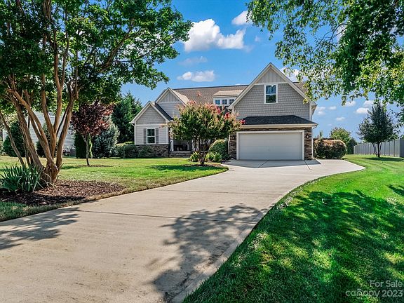2nd image of 146 Farm Knoll Way