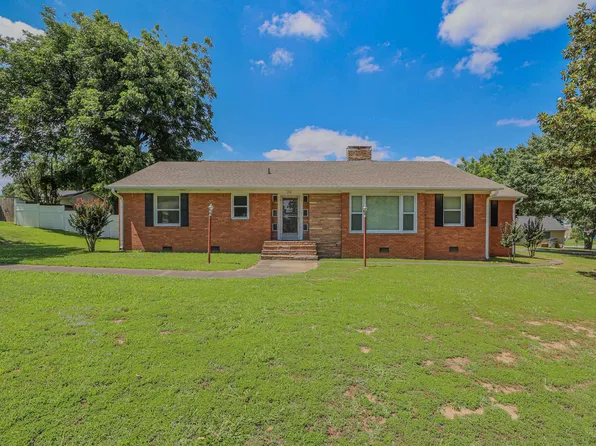 1713 Hillcrest Dr, Paragould, AR 72450