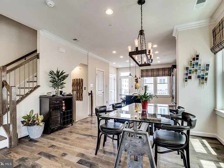1133 S Monroe St — Photo 13