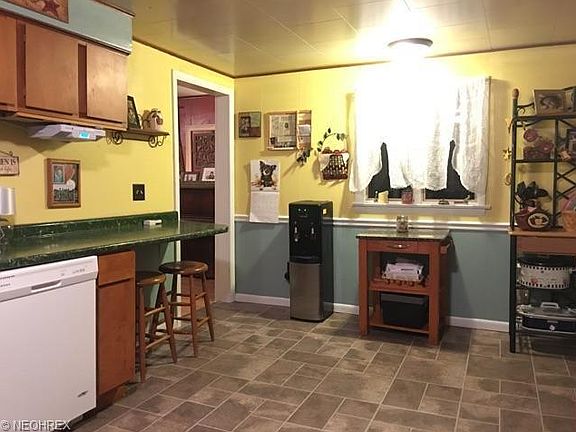5th image of 233 1st St W