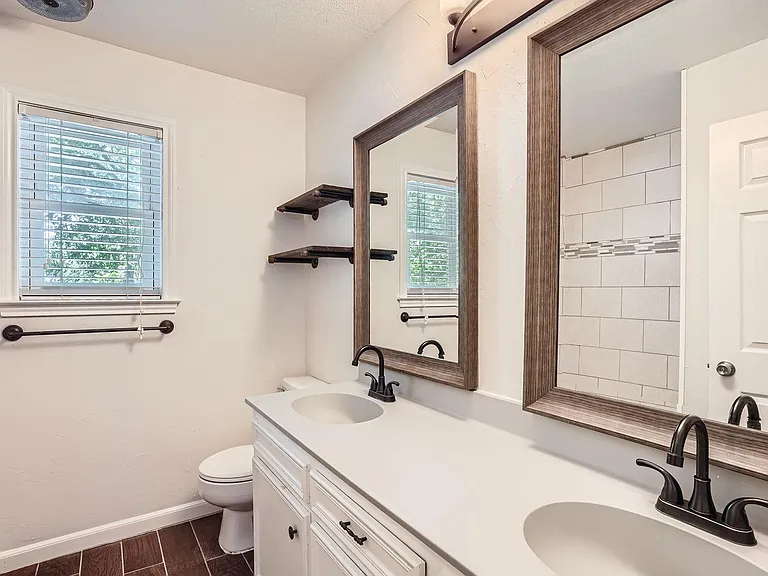 1712 Hermitage Dr — Photo 4