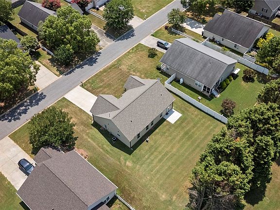 5th image of 113 Ashwood Ln
