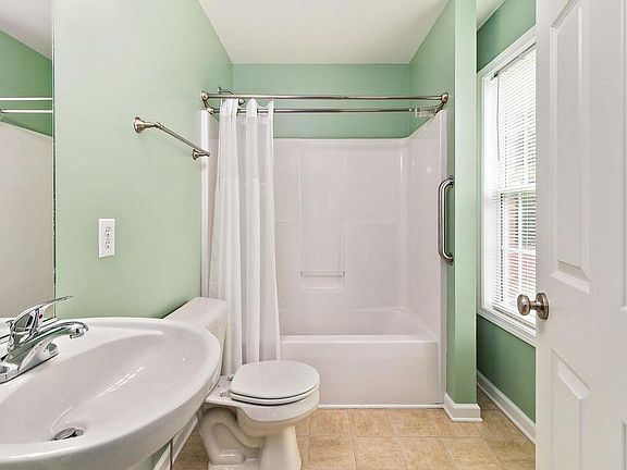 5th image of 522 S 1st St