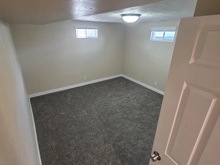 334 W 985 N — Photo 21