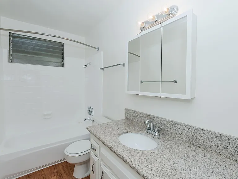 Ventura Beach Resort Luxury Apartments — Photo 21