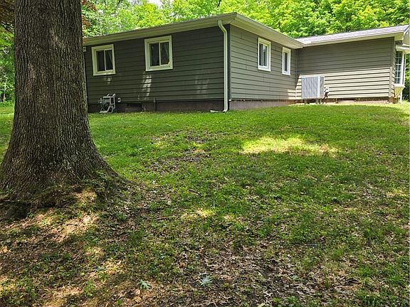 4th image of 15610 Claridon Troy Rd