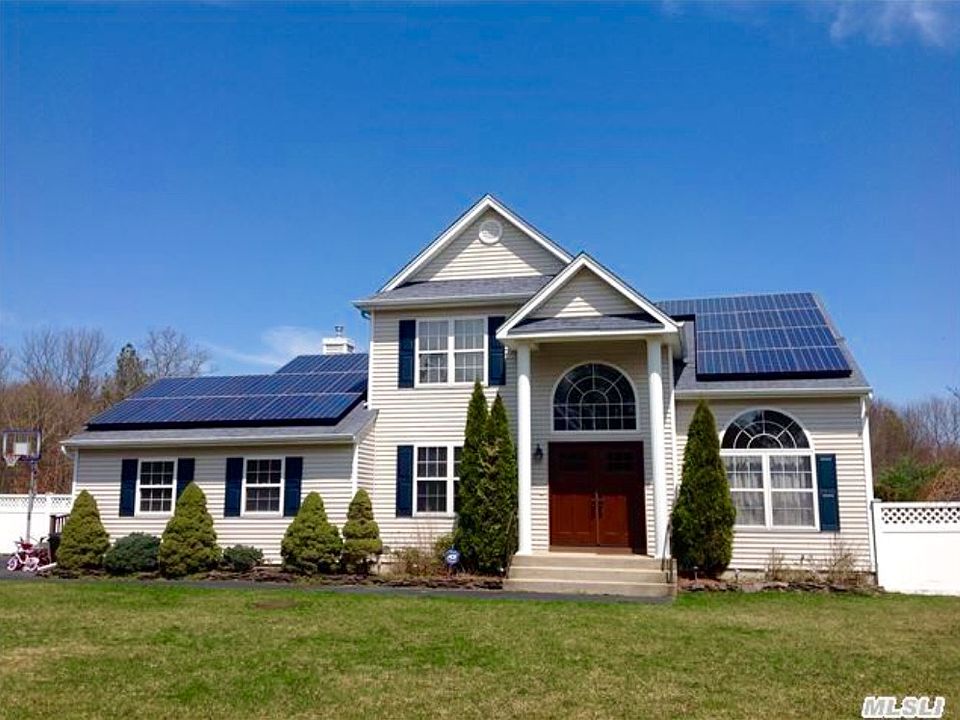 1st image of 35 Winterberry Dr