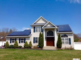 35 Winterberry Dr, Middle Island, NY 11953