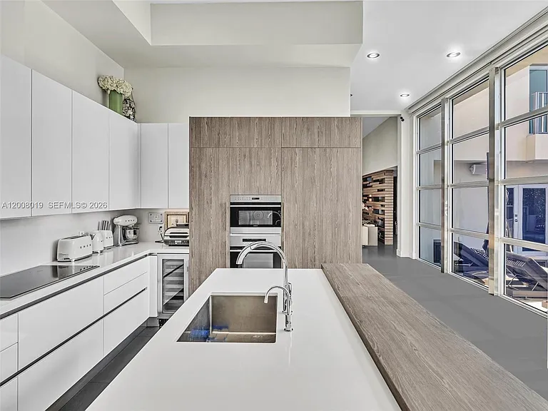 307 Holiday Dr — Photo 38