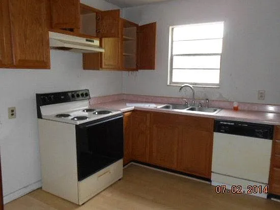 3 bed, 984 sqft, $1,350 — Photo 3