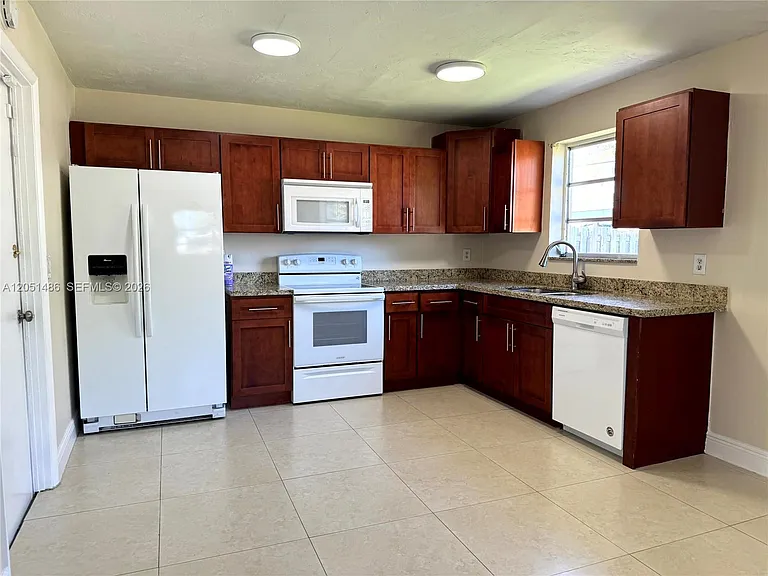 3421 SW 32nd Ct — Photo 5