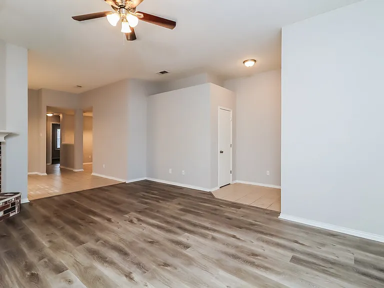 1201 Gray Dawn Dr — Photo 4
