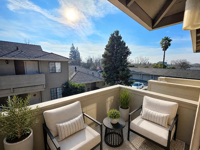 2411 Mission Ave — Photo 33